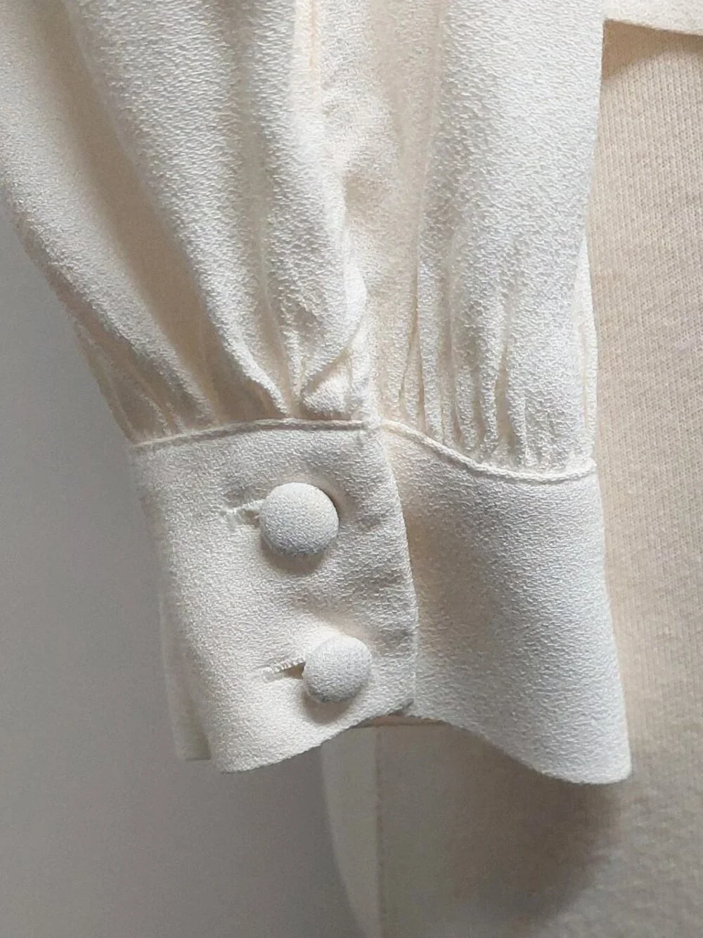 Reformation Ivory “Anaya” Puff shoulder Long-Sleeve Bow Tie Blouse Size: S